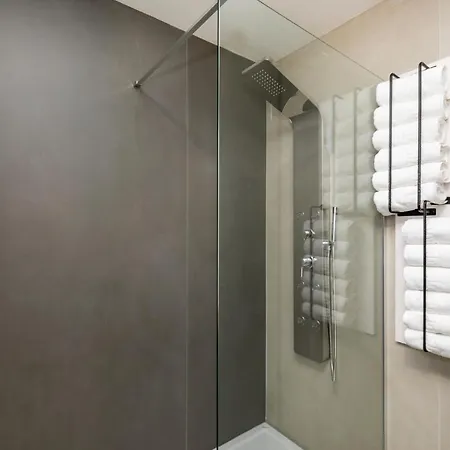 Living Point Mobile Homes مكان تخييم *