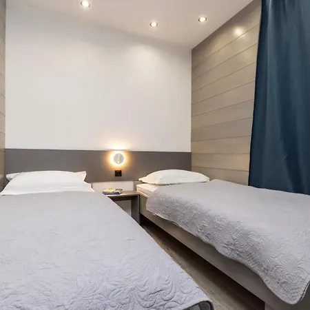 キャンプ場 Living Point Mobile Homes マリ・ロシニュ