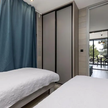 Living Point Mobile Homes キャンプ場 *